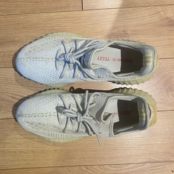 YEEZY BOOST V2 LIGHT - Picture 1 of 6